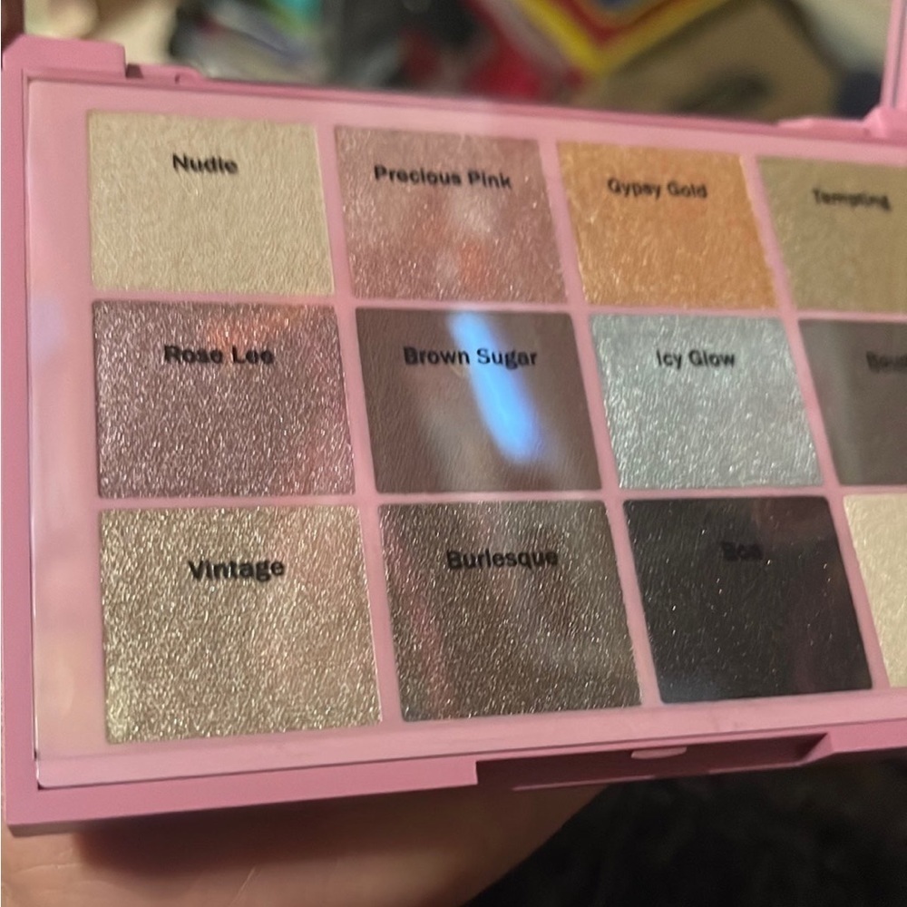 DOLL Face makeup bundle - Picture 5 of 7